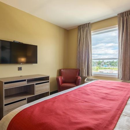 Hotel Super 8 By Wyndham Mont Laurier Zewnętrze zdjęcie