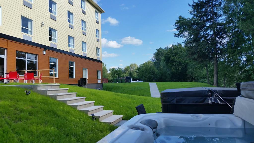 Hotel Super 8 By Wyndham Mont Laurier Zewnętrze zdjęcie