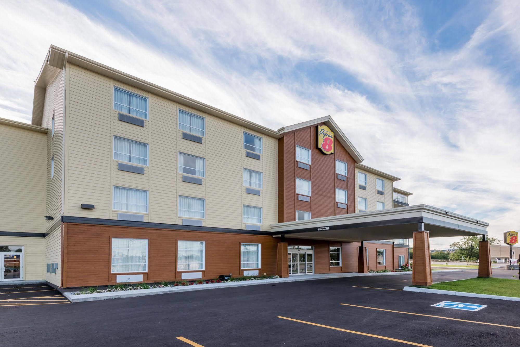 Hotel Super 8 By Wyndham Mont Laurier Zewnętrze zdjęcie
