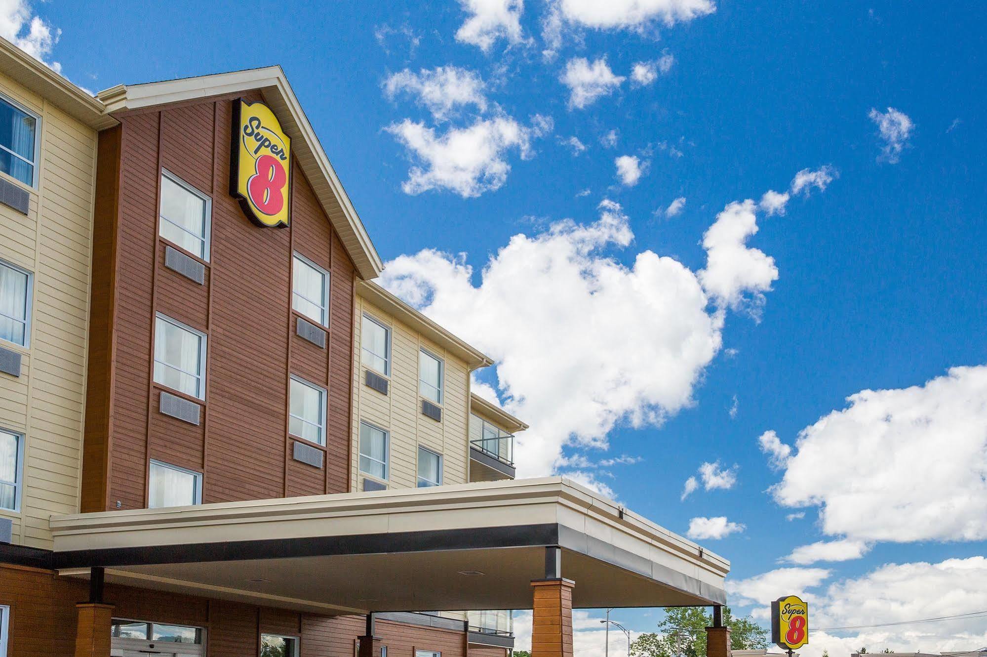 Hotel Super 8 By Wyndham Mont Laurier Zewnętrze zdjęcie
