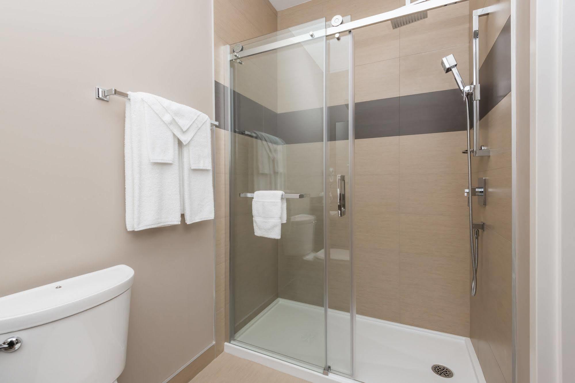 Hotel Super 8 By Wyndham Mont Laurier Zewnętrze zdjęcie
